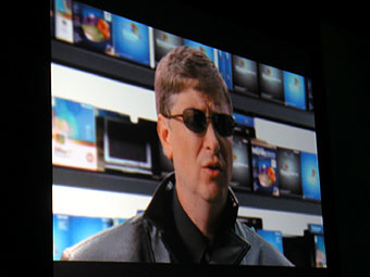 ビジネス志向を受けて多少おとなしくはなったが、恒例のジョークビデオも健在