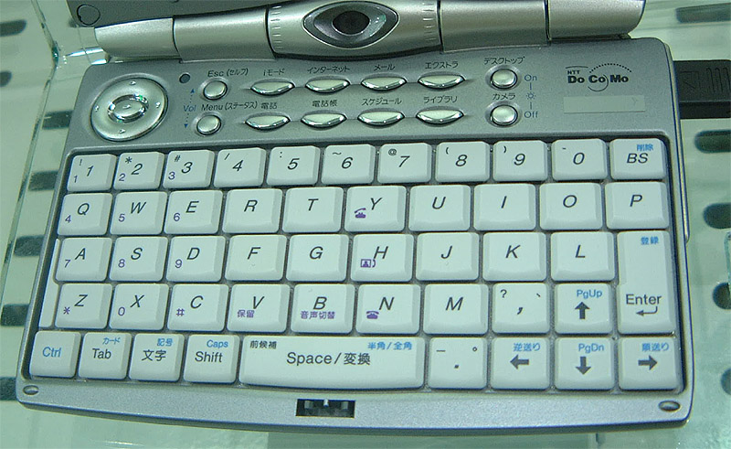 Mobile：ドコモ、FOMA内蔵PDAをデモ～NetWorld＋Interop 2002 Tokyo