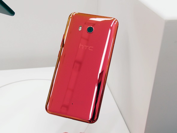 「HTC U11」ソーラーレッドのSIMフリー版、Twitter2万フォローで発売へ - ITmedia Mobile