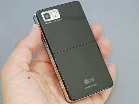 PRADA Phone by LG L852i（背面）