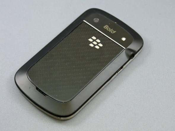 「BlackBerry Bold 9900」（背面）