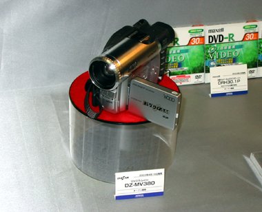 News：日立、8センチDVD-RAM採用の小型DVDカム発表
