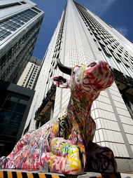しょこたんデザインの“牛”が丸の内に登場――「CowParade東京丸の内2008」