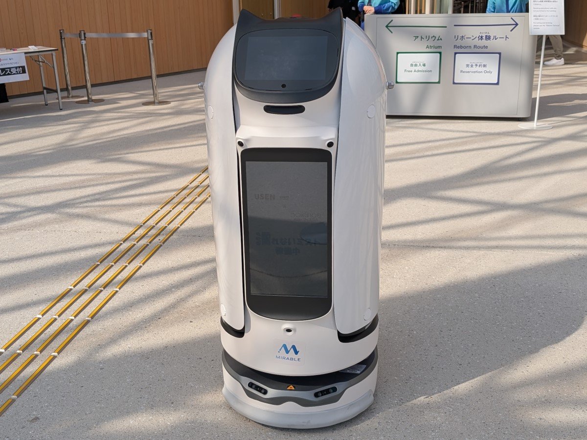 ネコ型配膳ロボ」万博でミスト噴射、しかも濡れない 料理じゃなくて