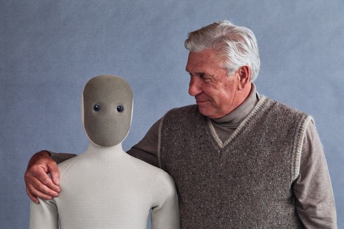 家庭用人型ロボット「NEO」（出典：公式サイト）