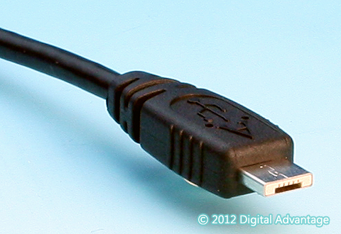 ケーブルに付いているUSB 2.0 Micro-A（マイクロA）のコネクター（プラグ）の写真