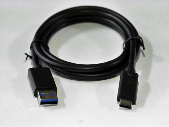 Type-A to Type-CのUSB 3.1ケーブル