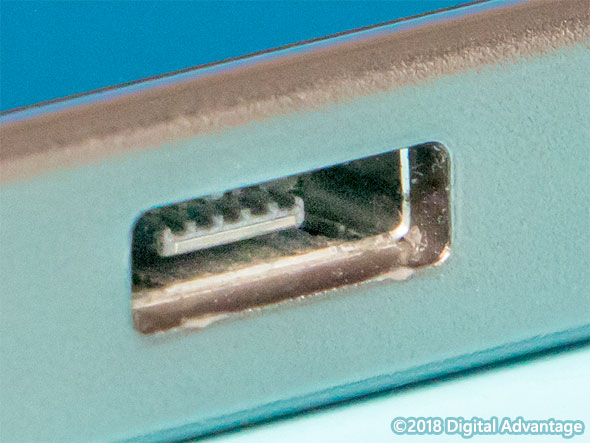 機器に搭載されているUSB 2.0 Micro-ABのコネクター（レセプタクル）