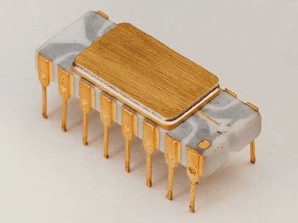 Intel初のマイクロプロセッサ「4004」