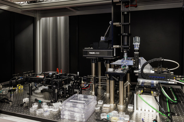 �K���X���ɋL�^���ꂽ�f�[�^��ǂݎ�錤���p�ǂݎ�葕�u�@�]��3�`4��K�v�������J������1��ɍ팸�����i�񋟁FMicrosoft�j