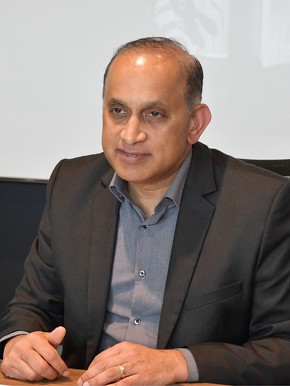 Cohesity��CEO�A�T���W�F�C�E�v�[�l����