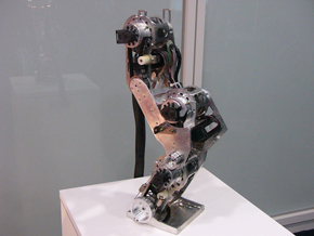 オカムラ、“ロボットお母さんチェア”「Leopard」を発売：仕事耕具 