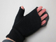 “すぐ指を出せる”のに寒くない——スマホ操作にぴったりな手袋「3Wayミテーヌ」