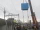クレーンの吊り荷が旋回するのを制御する「ジャイアン」、京成線高架橋工事に適用