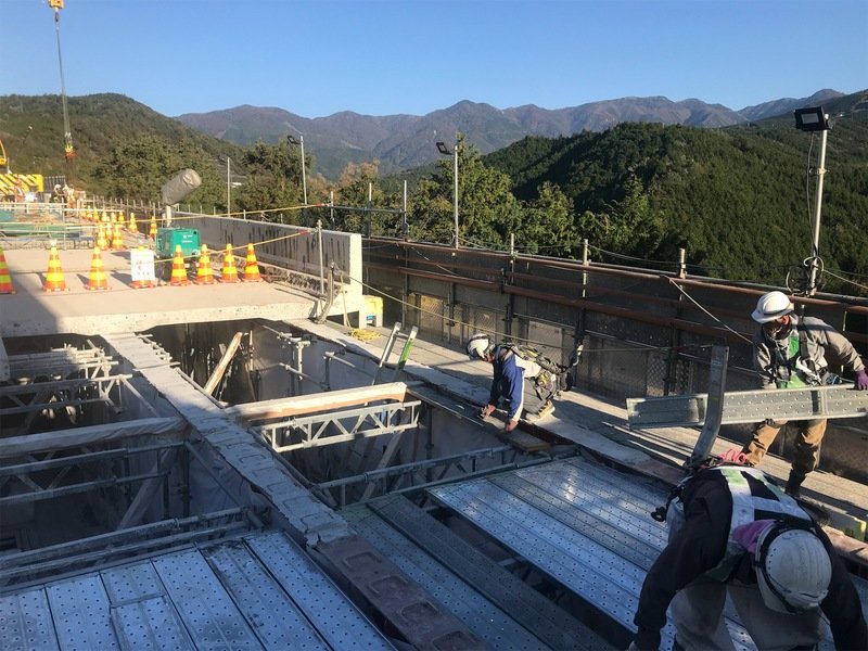 組み立てと解体の作業時間を 60 に短縮 新足場のリースと販売を開始 新工法 Built