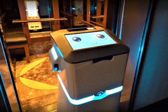 ホテル内で走行するロボット