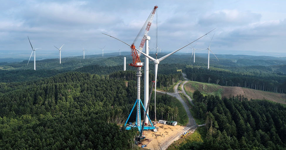 清水建設、揚程152メートルの移動式タワークレーンを北海道の風力発電