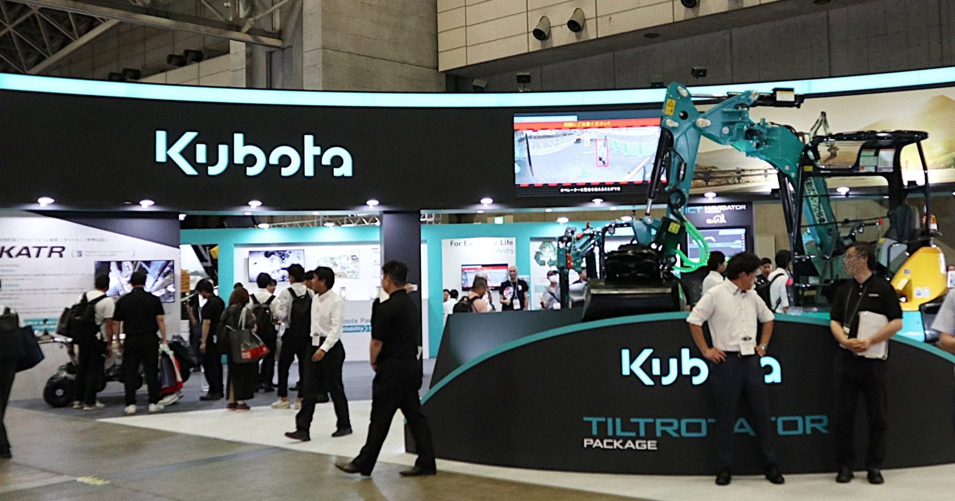 小規模土木現場でもICT施工、ミニバックホーに±3cm誤差のマシン