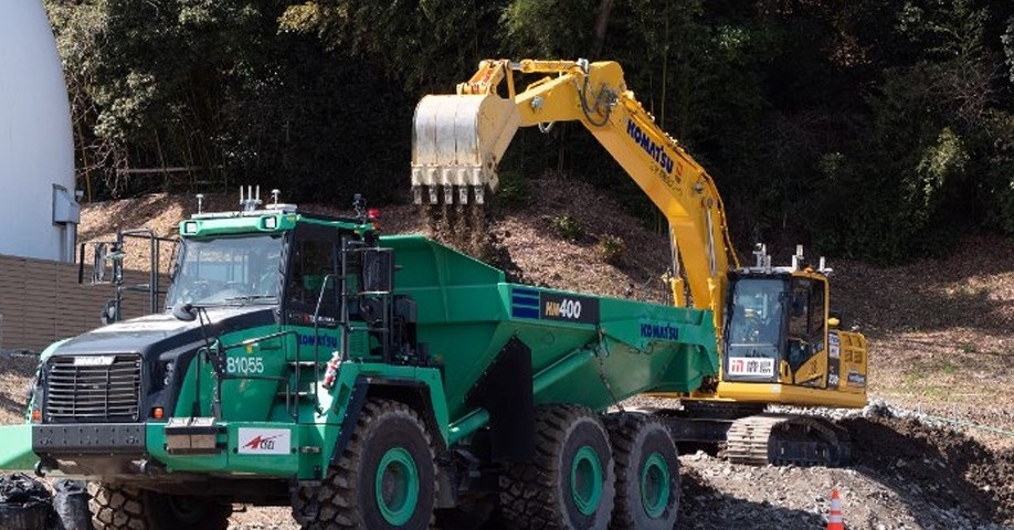 4機種連携で盛土作業を自動化、鹿島の自動化施工システム「A4CSEL」：i