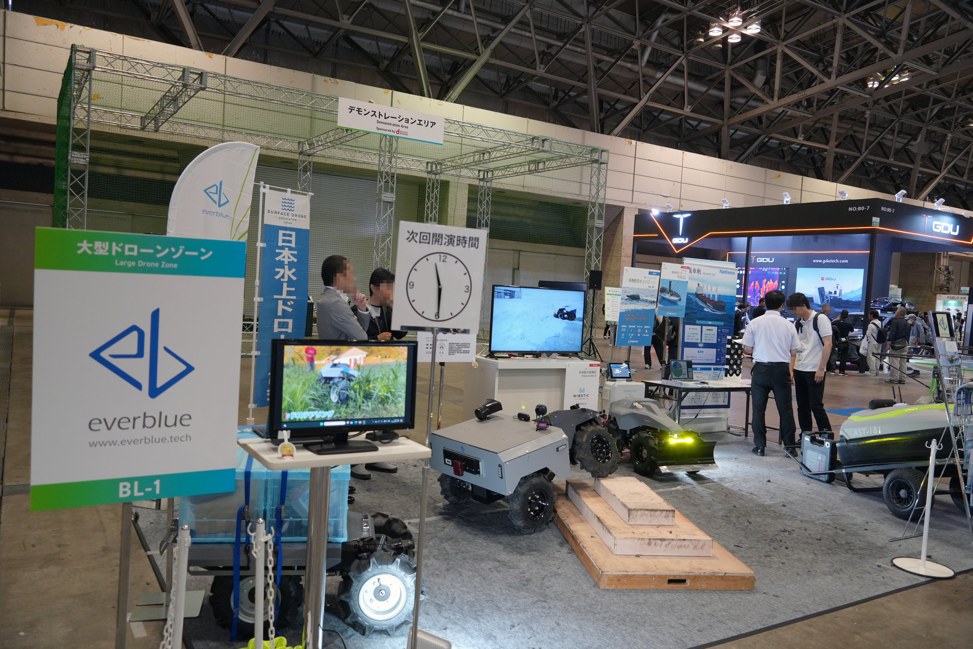 除雪するルンバ”のような空を飛ばない陸上ドローン、Japan Drone 2025