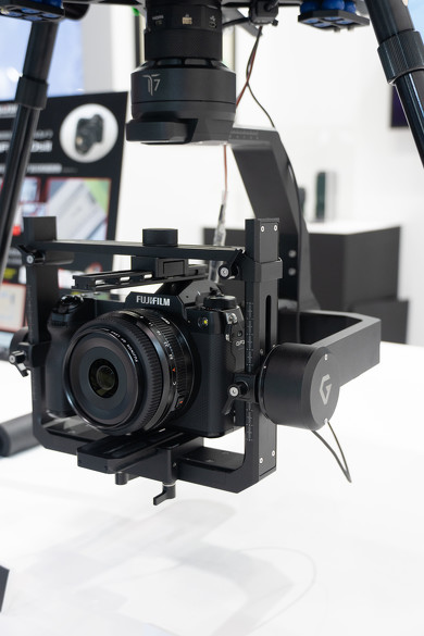 GremsỹWouT7vɓڂꂽGFX100S IIBGFXV[Y̒Ŏʐ^ړIł͍ŏʃfɈʒu