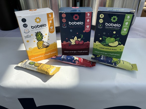 AJ̕uBobelovB闈҂AD]𓾂Ă