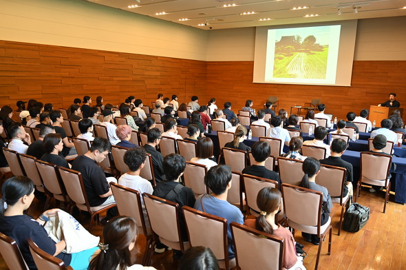 ƂȂ1uArchEd+ AcademyvzZ~i[