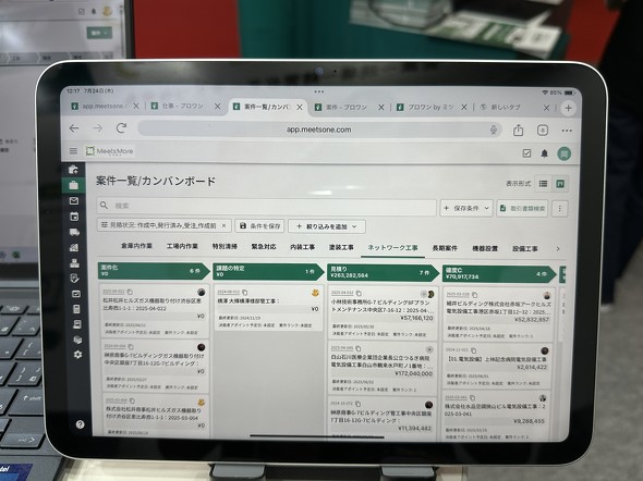 �Č��ꗗ��\������J���o���{�[�h�B���ɉ�������Ηǂ�������ڂŕ�����