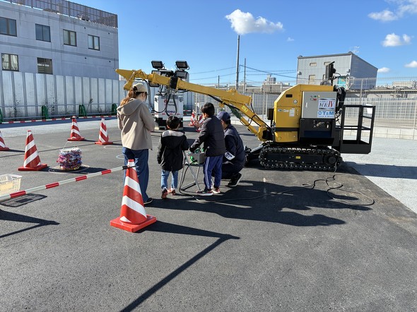 �q�ǂ����������c�Ƀ`�������W