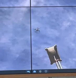 �h���[�������F������ՃJ�����f���i�����F�h���[���A�E���FStarlink�j