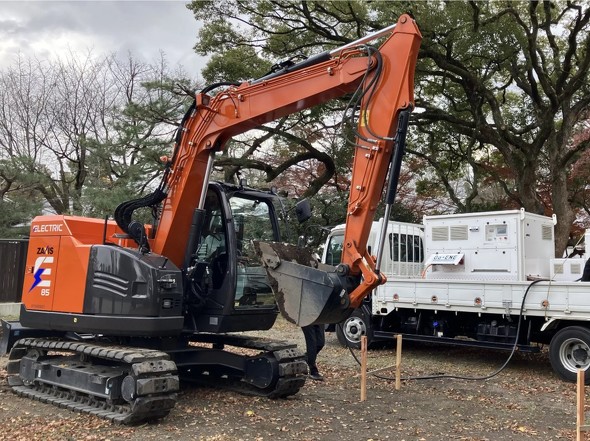 ���s�䉑�Ŏg�p�����o�b�e���[�쓮���V���x��ZE85�Ɖ����[�d�ݔ��uGo-ENE�v