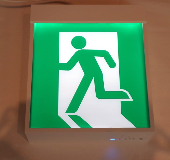 �o�b�e���[�_����3�J�����ƂɎ����ōs���u�݂邾���o�b�e���[�`�F�b�N�v�@�\�t���̗U����