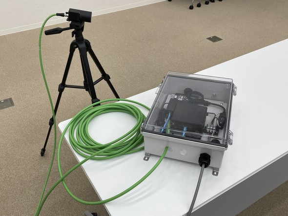 �J�����Ɖ摜�����T�[�o�̊O��