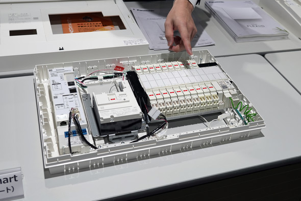 �u���[�J�[���i���ז��́j��{�̂̃z���_�[�ɔz�u�B�J�o�[���O���Ă�������Ƃ��X���[�Y�ɍs����