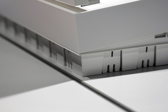 �{�̎��͂Ƀm�b�N�A�E�g�i�ł������E�j��z�u���A���R�Ȕz�����\�ɂ����B�m�b�N�A�E�g���B�����σv���[�g���I�v�V�����ŗp��