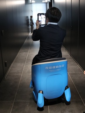 UNI-ONE�ɏ��AAR�R���e���c���y���݂Ȃ���ړ�����̌����