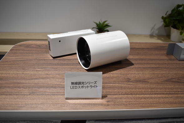 ����������LED�X�|�b�g���C�g