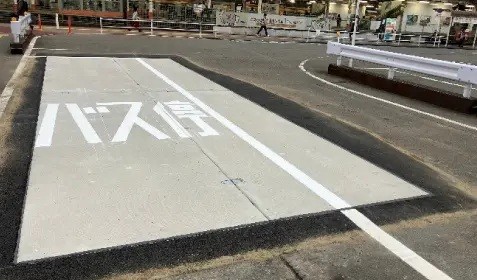 �u�����R�����т΁v�Ɏ{�H�����X���[�v