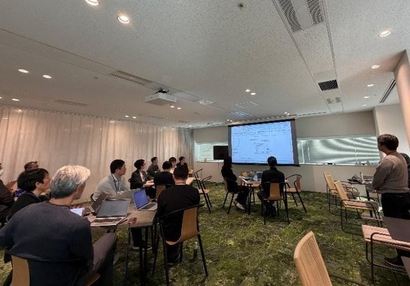 �uAI���p���i�ψ���v�ł̕׋���̗l�q