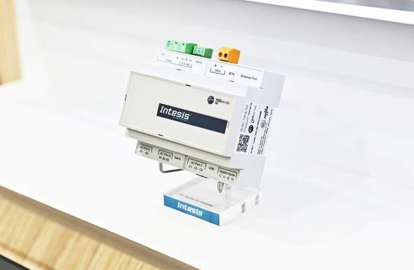 �����}���`�T�C�g�����́uIntesis 700�V���[�Y Network�v�B���㕁�y�������܂�AIoT�f�[�^�������I��Microsoft Azure��AWS�Ȃǂ̃N���E�h�֑��M�ł���v���g�R���uMQTT�v�ɑΉ�