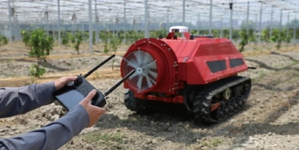 �ψ�ň��肵���U�z���x������uAries300N�v�B�ő�30�x�̌X�Βn�Ő����X�Ή^�]���\