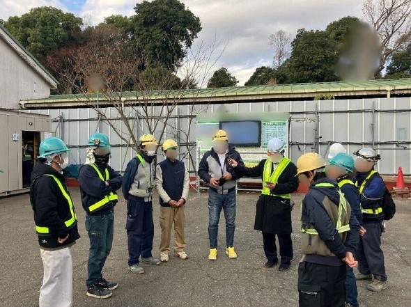 �댯�\�m�������s���Ă���ۂ̗l�q