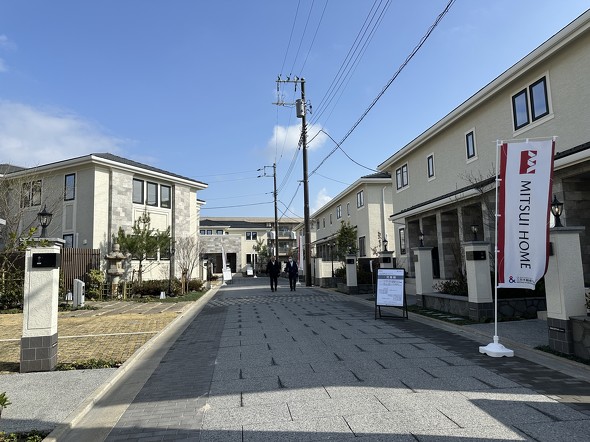 �Ώ����ܑ̕����{���ꂽ���C���X�g���[�g�B�~�n���𐔎��́g7�h�̂悤�ɂȂ����H�B���o�I�f�U�C���ɂ���āA�N���}���X�s�[�h���ɂ߂�悤�Ȕz�����Ȃ���Ă���̂��������B������6���[�g������A�Ԃ��]�T�������Ă���Ⴆ��