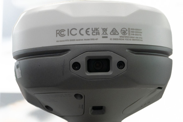 Reach RS4 Pro�̃J�������i�ʐ^�����Ɖ����̎l�p�����j�B�f���A���J������p���邱�ƂŁAAR���݂�摜��p�����_�v���ɑΉ�����