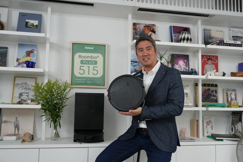�V���i�uRoomba Plus 515�v����Ƀ|�[�Y����A�C���{�b�g�W���p�� ��\���s�����В� �R�c�B��