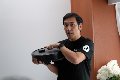 �]�����f���́uRoomba Plus 505�v����ɂ���A�C���{�b�g�W���p�� �o�c�헪�S���f�B���N�^�[�̎R���m���B�V���f���ł́A�u�Z���T�[���i�[�����㕔�̓ˋN���Ȃ��������ƂŔ��^���ł����v�Ɛ�������