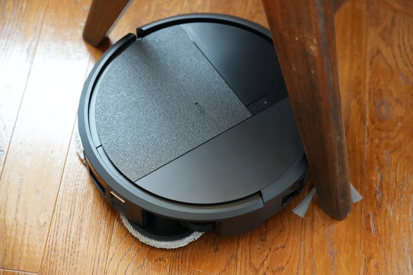 �uRoomba Plus 515�v�́A�K�v�ɉ����ău���V�⃂�b�v�p�b�h���O���ɃX���C�h����B�Ǎۂ͂������A�֎q�̋r���ӂȂǂ��m���ɑ|���ł���悤�ɂȂ���