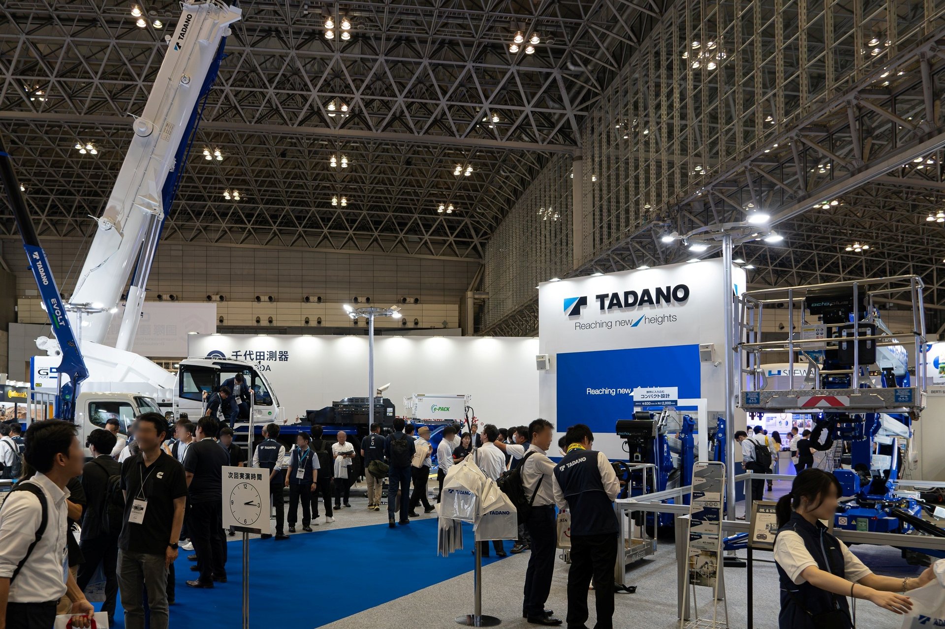 タダノが70トンクレーンを電動化 GX高所作業車やVR技能教育も展示：第8
