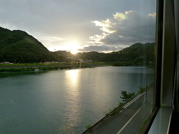 O]]ÉwnԂŌ̏oBiF͂ƂĂǂBSt@ƂĂ͂ȂȂ