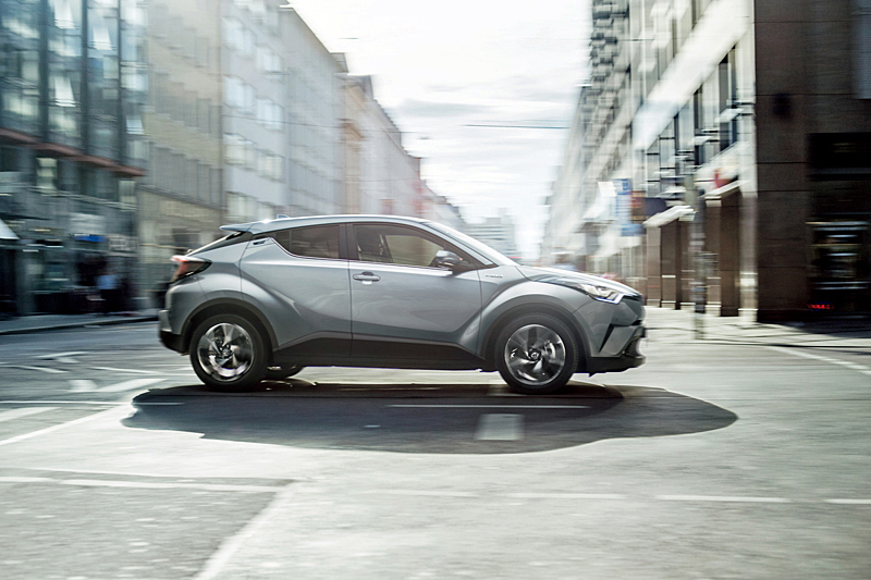 C Hrで到達 トヨタの もっといいクルマ 池田直渡 週刊モータージャーナル 1 3 ページ Itmedia ビジネスオンライン